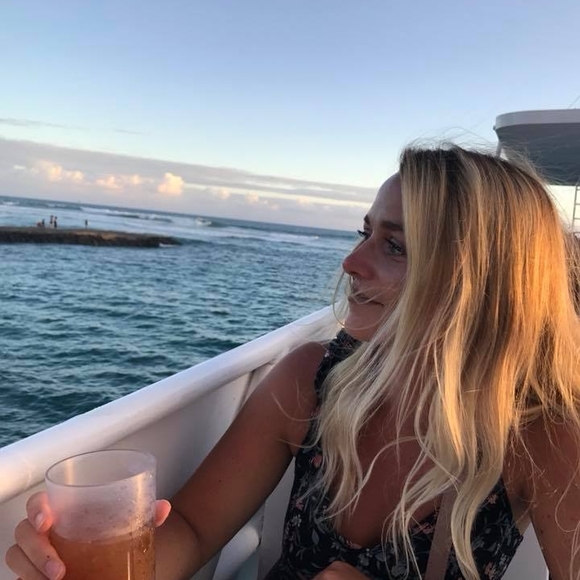 Meet your Posher, Becca - Picture 1 of 1